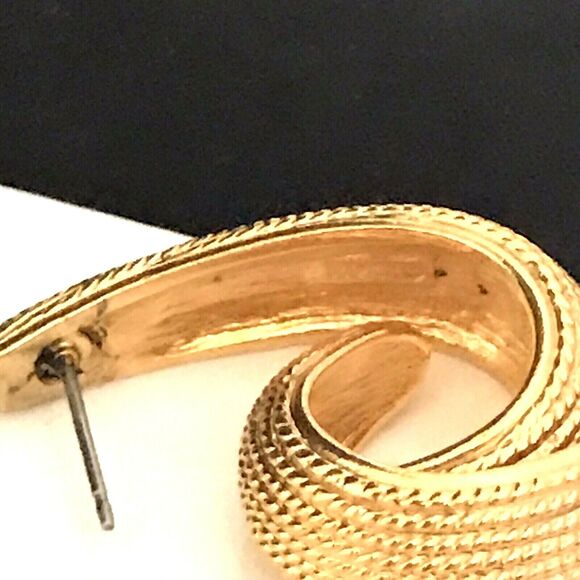 Vintage Napier Pierced Earrings Gold Tone Hoops Classic Chic 9C - Picture 4 of 5